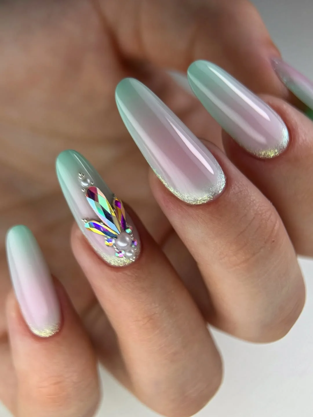 22 summer ombre nails 2026 mint and pearl ombre with mermaid glow