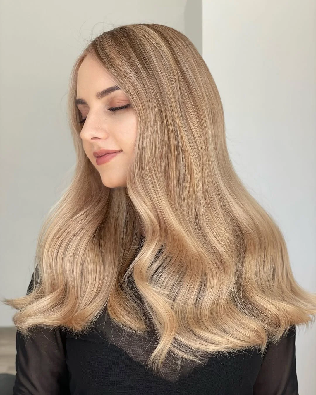 23 warm summer honey blonde hair color 2026 Soft Vanilla Honey Waves With Silky Dimension