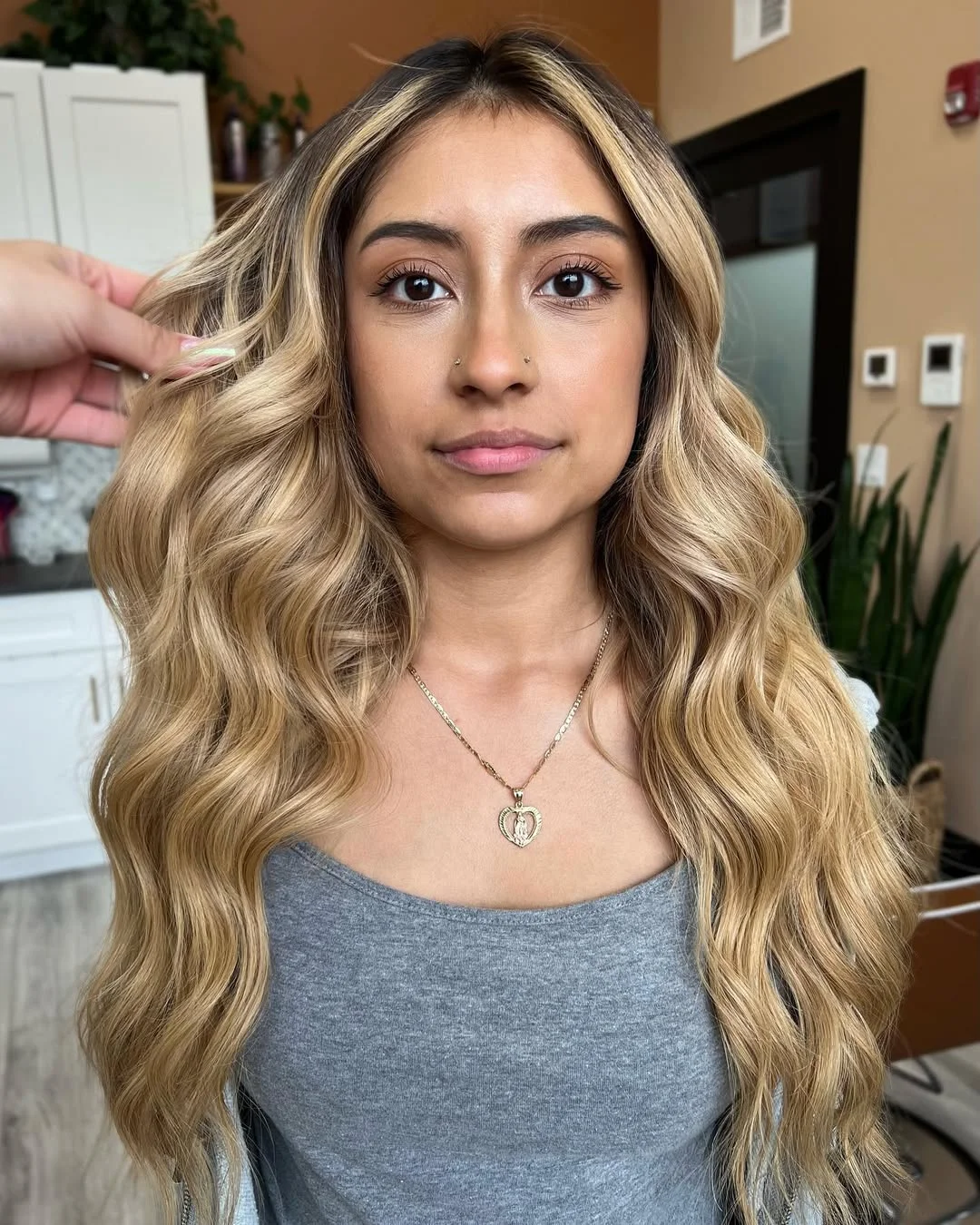 23 warm summer honey blonde hair color 2026 Honey Beige Waves With Rich Root Contrast