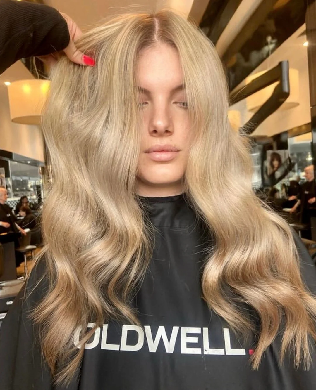 23 warm summer honey blonde hair color 2026 Champagne Honey Blonde With Glossy Mermaid Waves