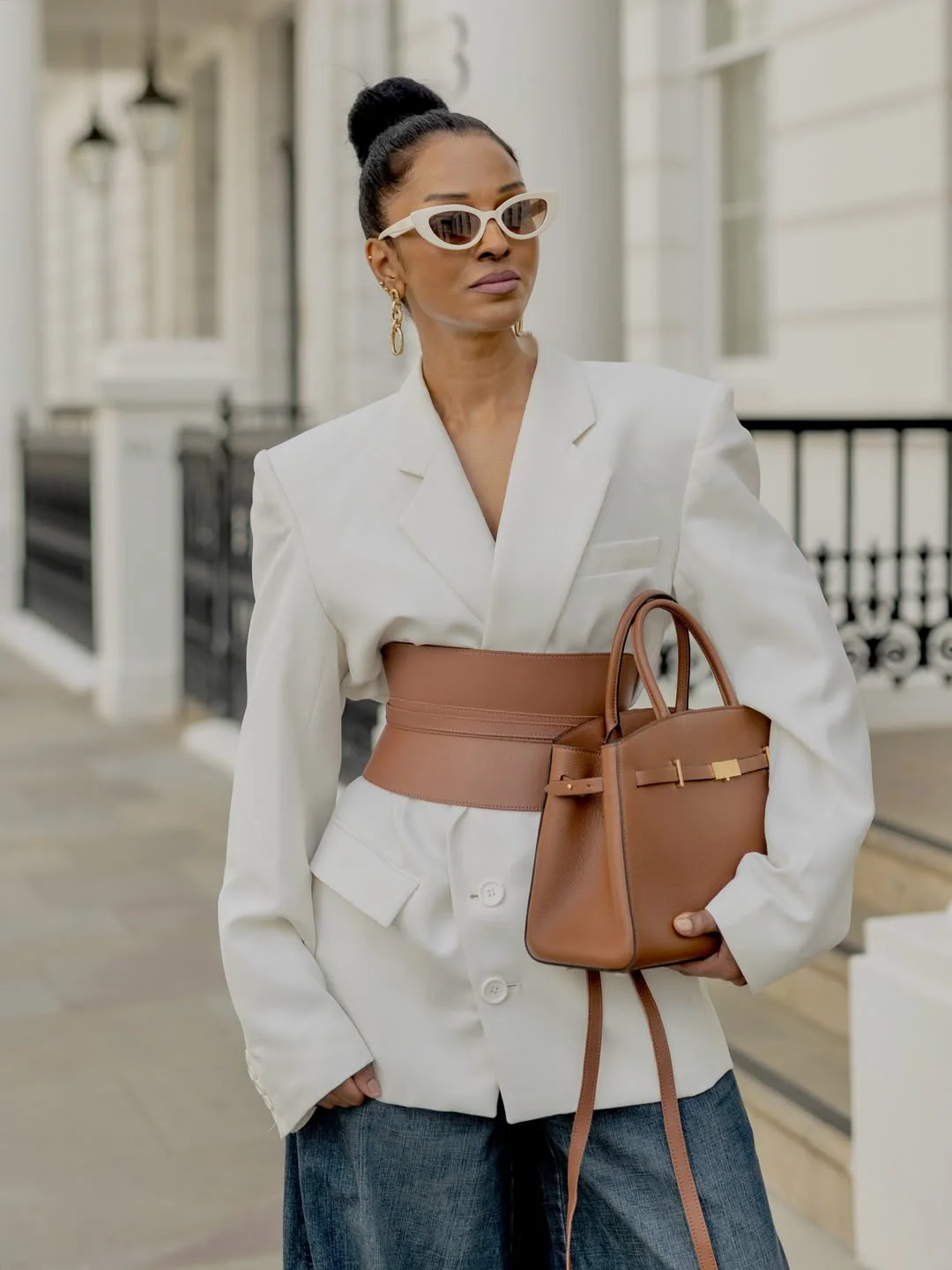 21 cute fall blazer outfits 2026 White Blazer Statement With a Sculptural Belt