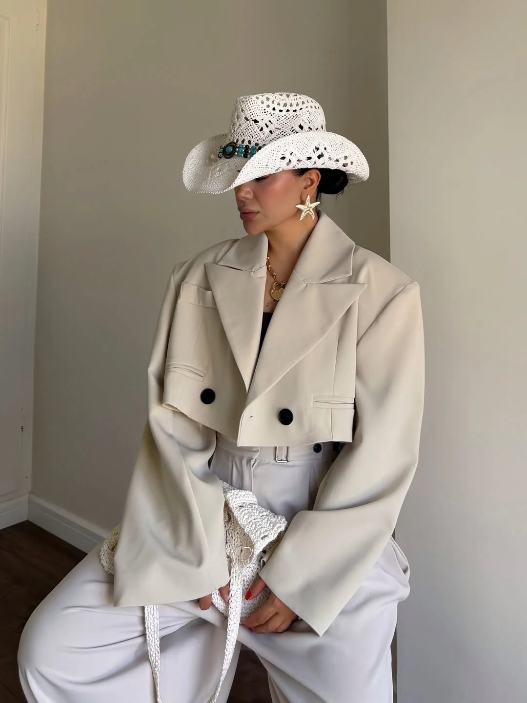 21 cute fall blazer outfits 2026 Modern Western Elegance in Soft Cream Tones
