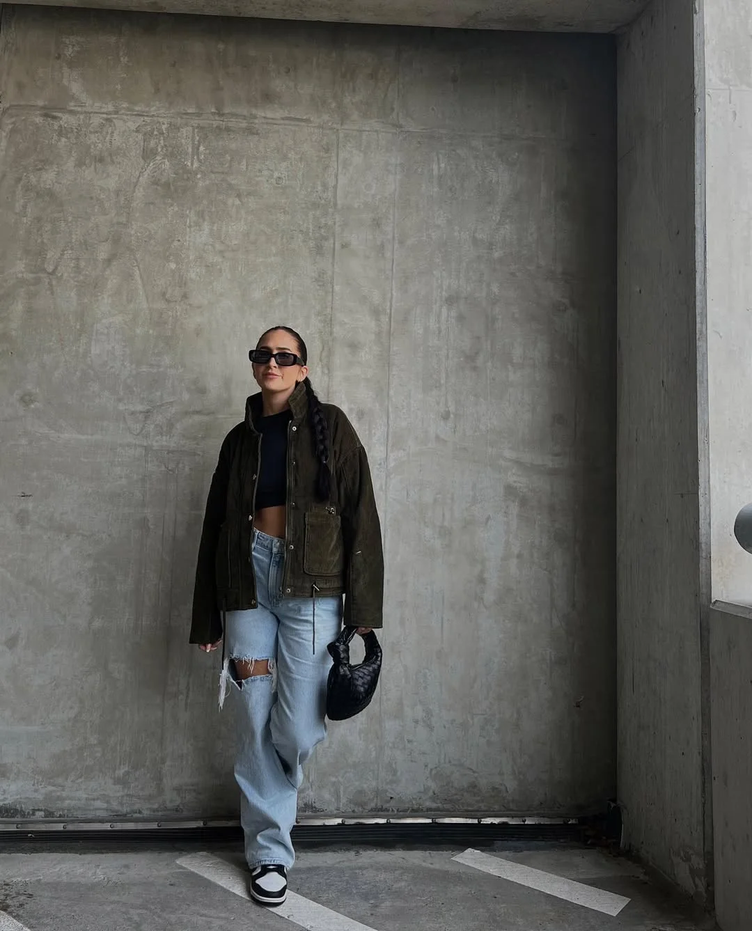 23 Early Fall Outfits Ideas 2026 Utility Jacket And Distressed Denim Street Style