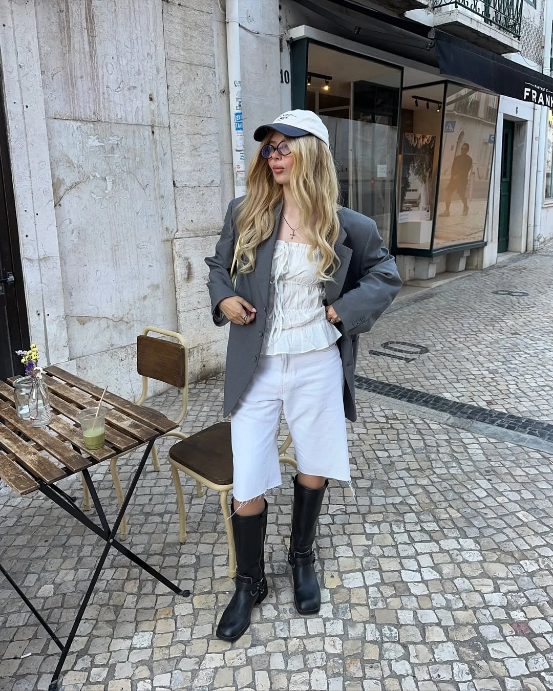 23 Early Fall Outfits Ideas 2026 Relaxed Blazer With White Bermuda Shorts