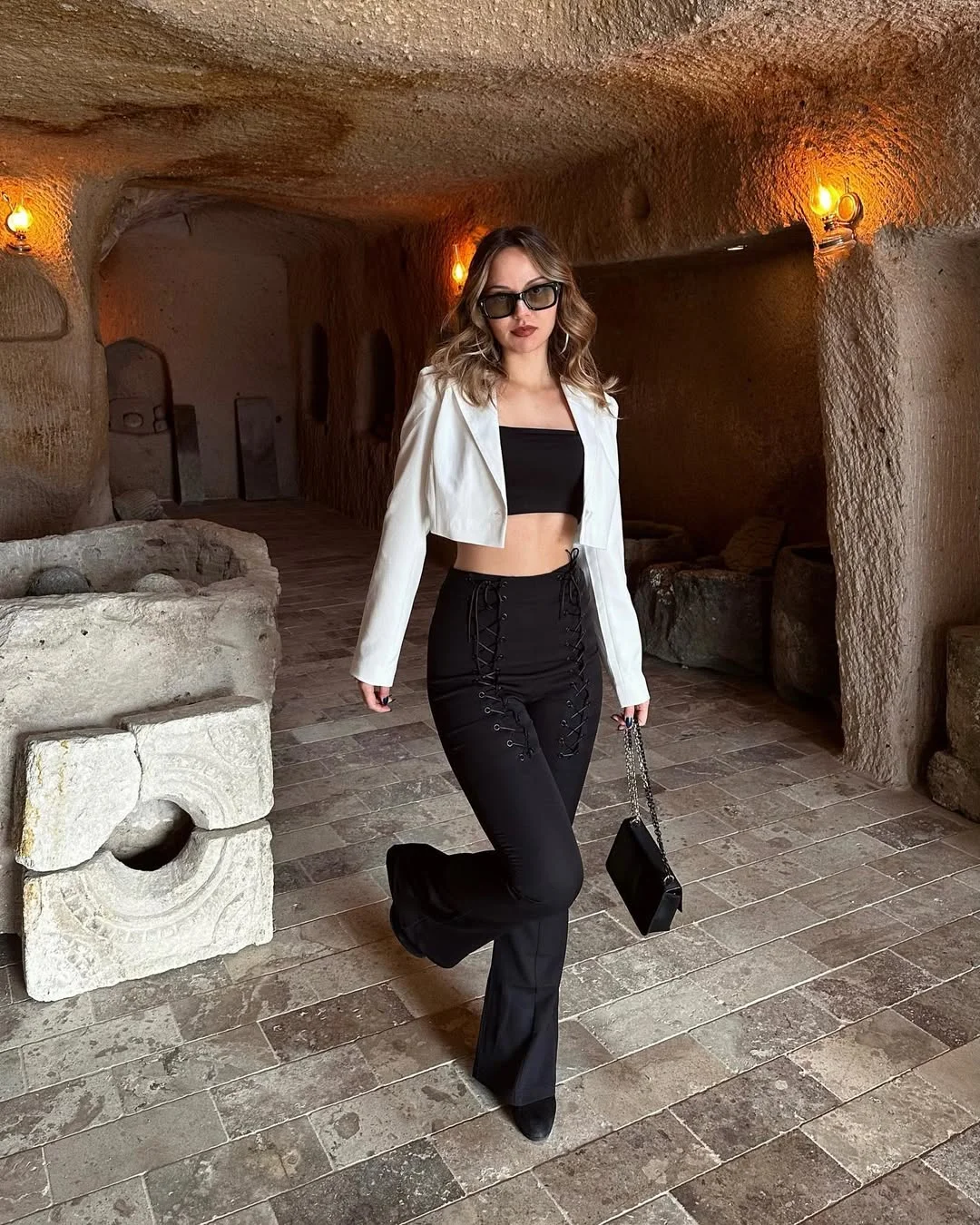 23 Early Fall Outfits Ideas 2026 Modern Monochrome With Cropped Blazer
