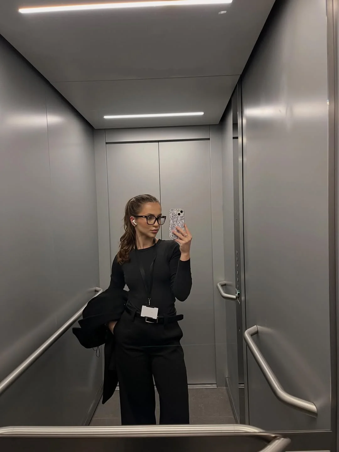 21 fall work outfits 2026 Minimalist All-Black Office Uniform with Modern Precision