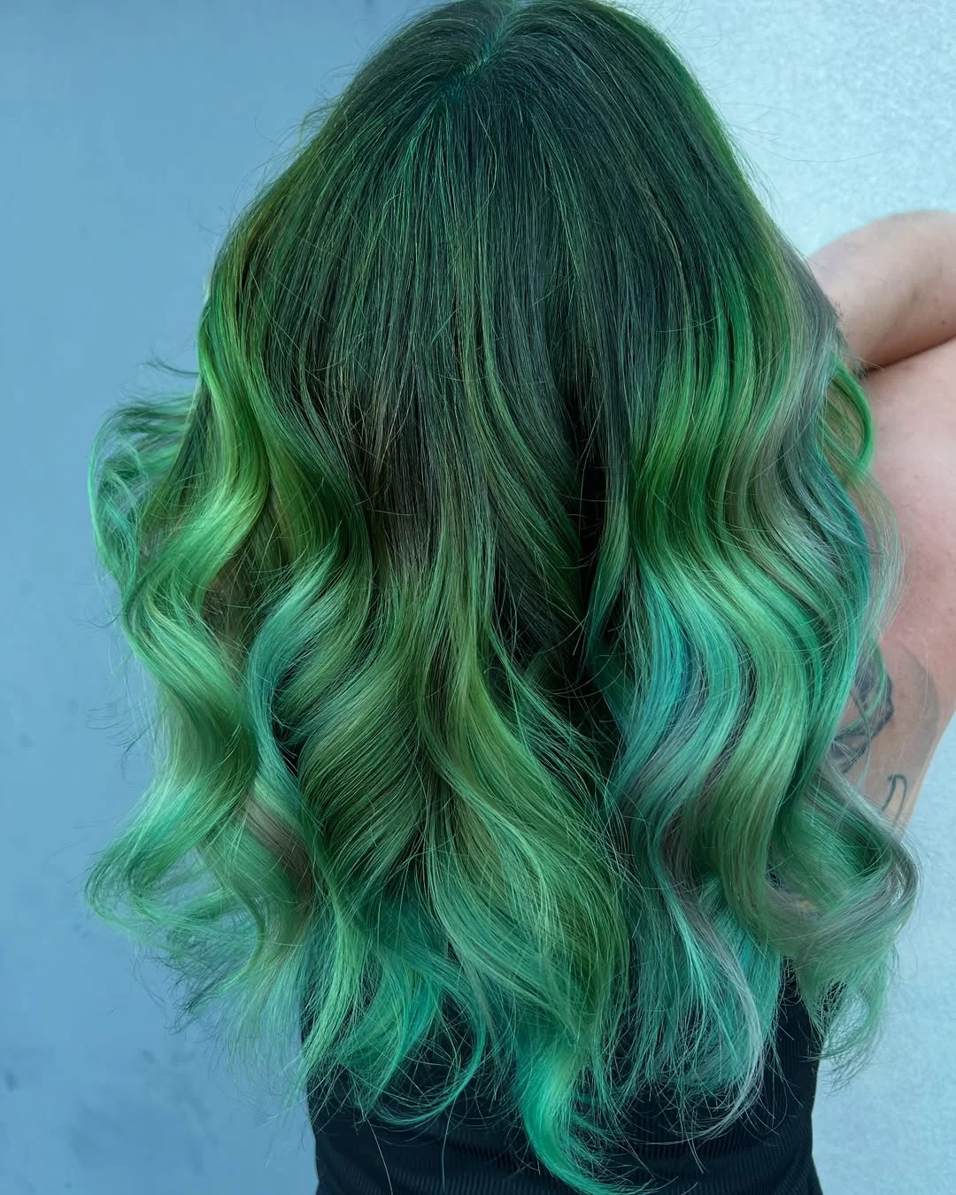 July Hair Colour Ideas 2026 Emerald Ocean Blend For Cool Toned Summer Beauty