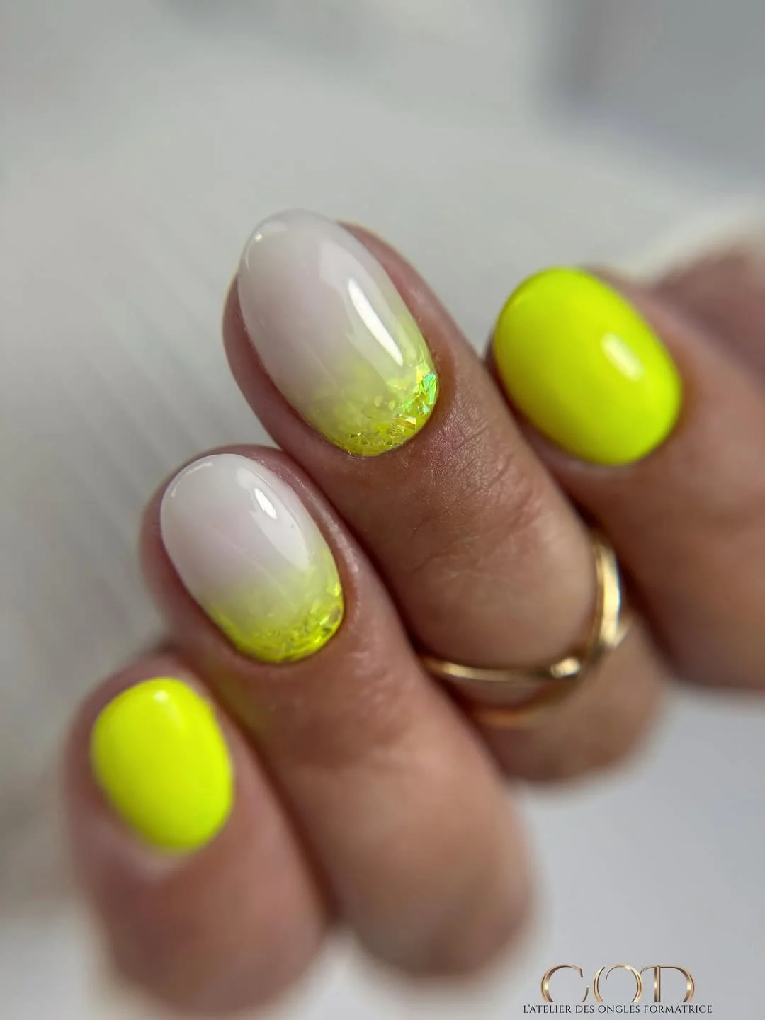 20 July Nail Colours Ideas 2026 Neon Lemon Crystal Fade