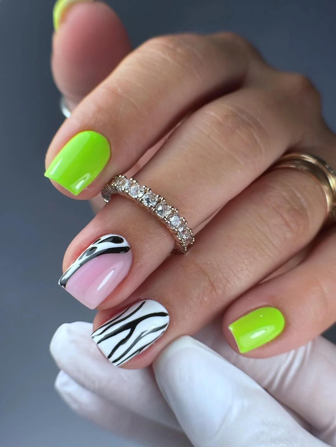 20 June manicure ideas 2026 Butter Yellow Daisy Nails for Sunny June Mornings