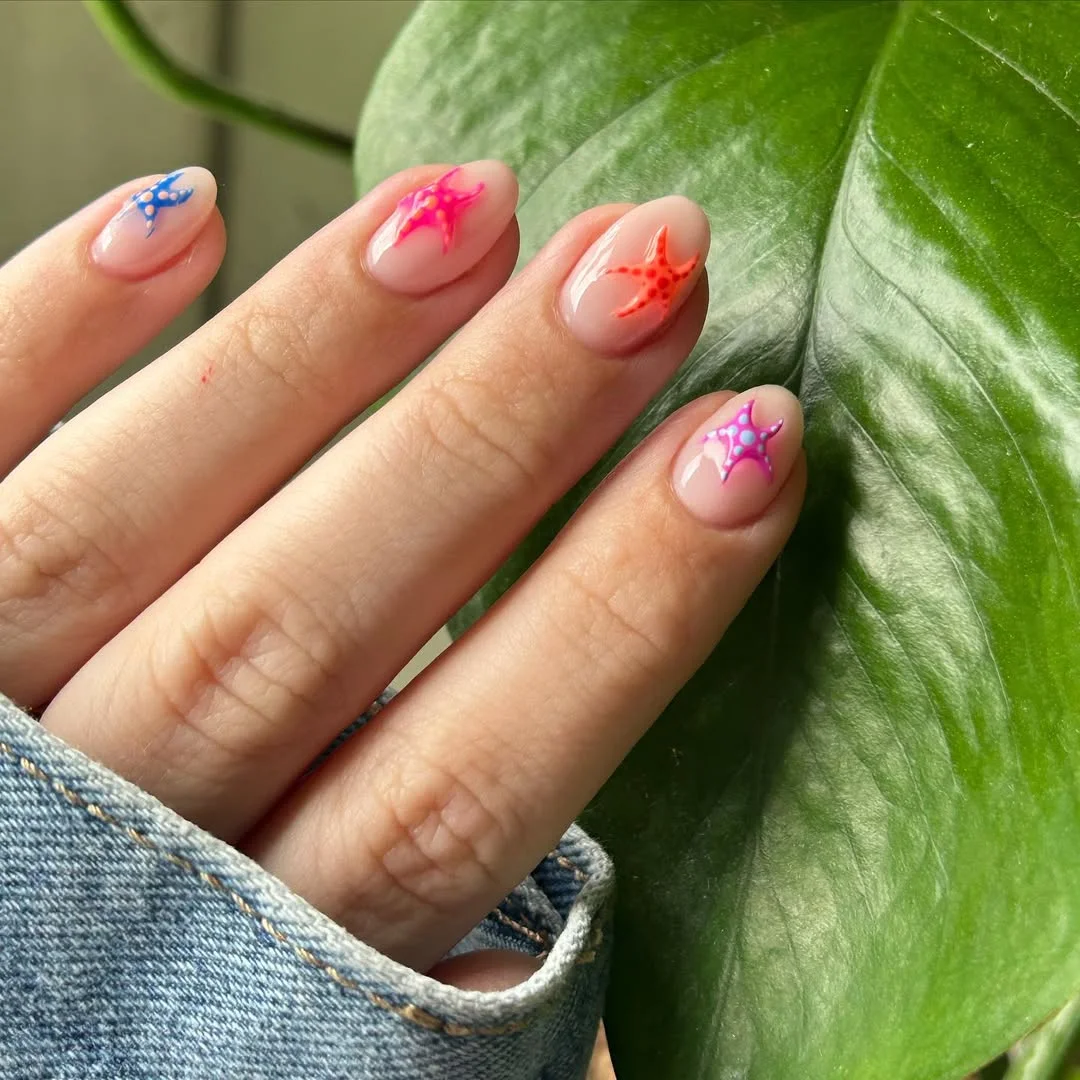 24 starfish summer nails 2026 Bright Neon Starfish on Short Minimalist Nails