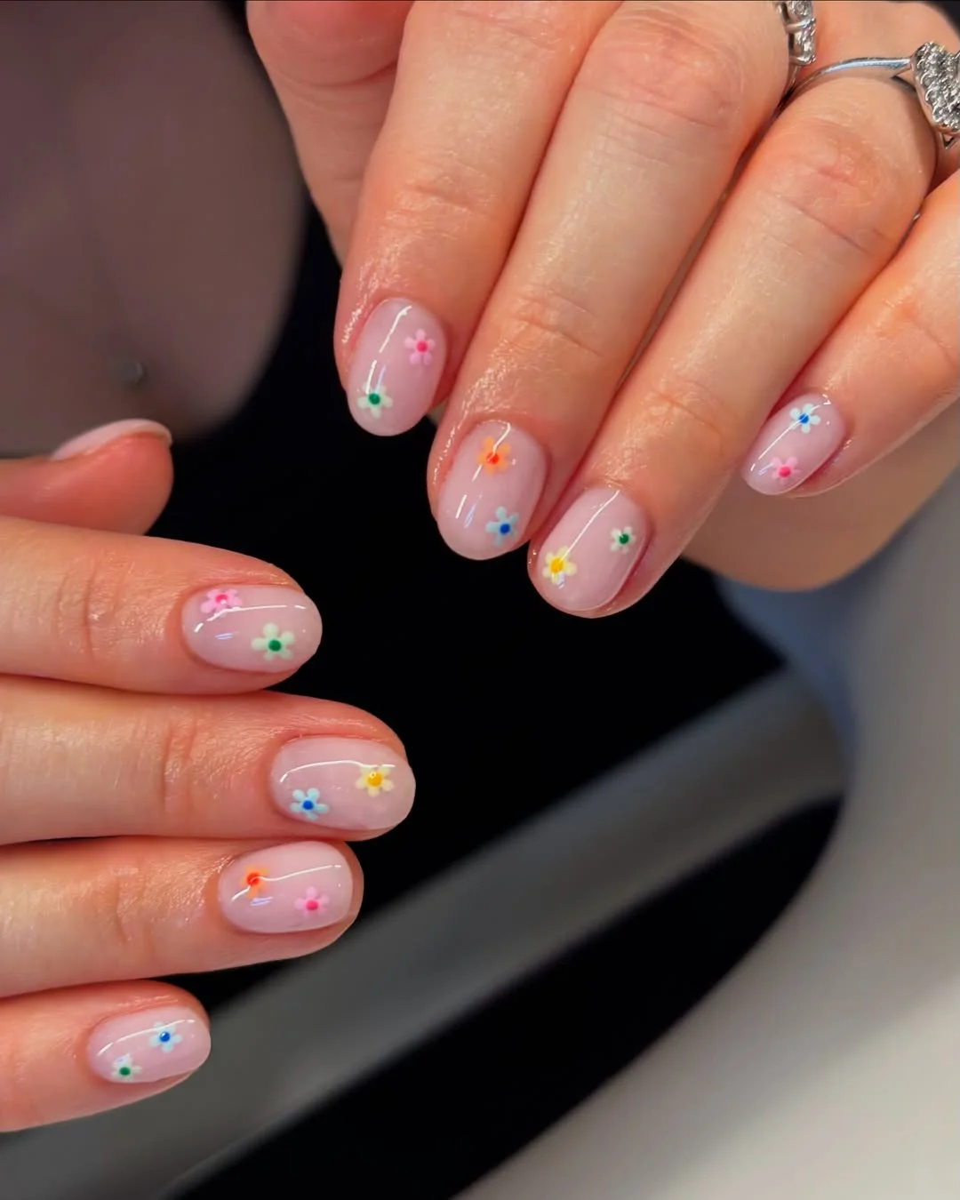 21 summer oval nails 2026 Tiny Flower Details for a Soft Summer Refresh
