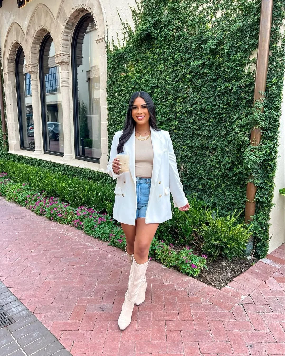 Summer to fall outfits 2026 Oversized Blazer with Denim Shorts and Western Boots