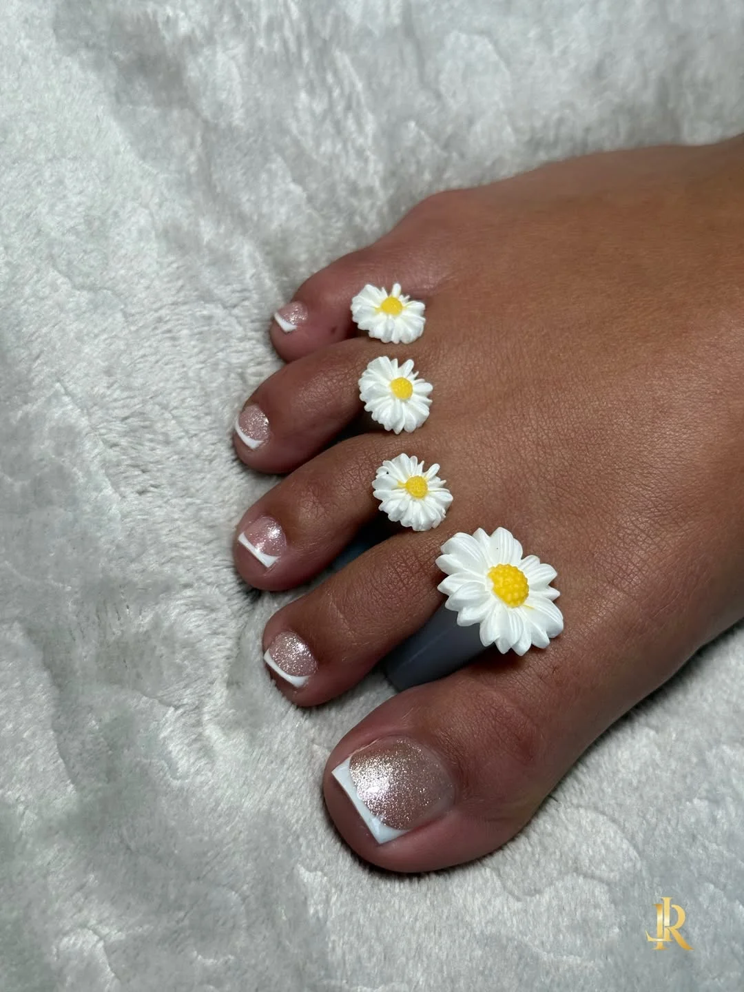 19 summer white french toes 2026 White French Toes with Daisy Inspired Summer Charm